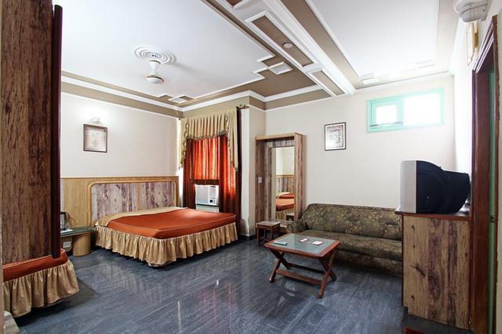 Hotel Chirag International คาตรา ภายนอก รูปภาพ
